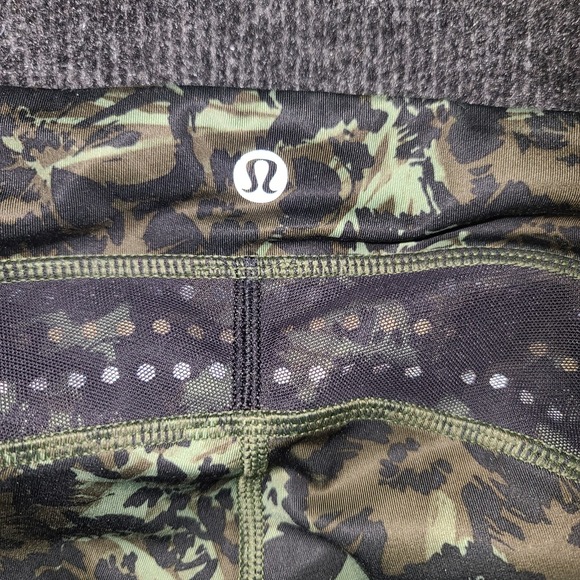 Lululemon‎ Stop at Nothing Crop leggings Size 8 Fleur Olive Fatigue Green Black - Picture 9 of 10